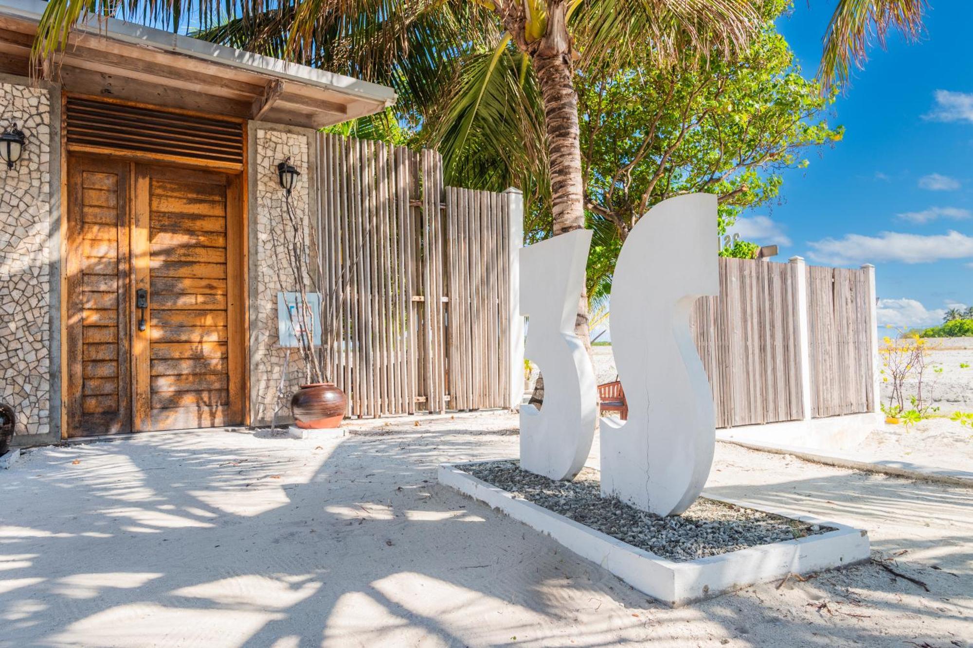 Hotel Wave Sound By 3S Maldives Addu City Exterior foto